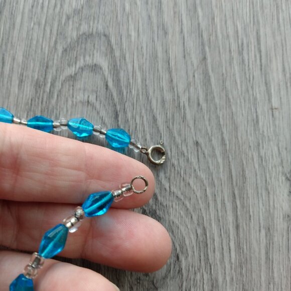 Vintage Blue Glass Beaded Necklace Made in Czechoslovakia Gold Tone Bead Caps - Picture 7 of 12